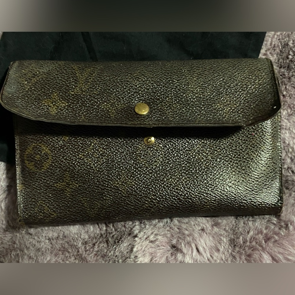 Authentic Louis Vuitton Vintage Wallet